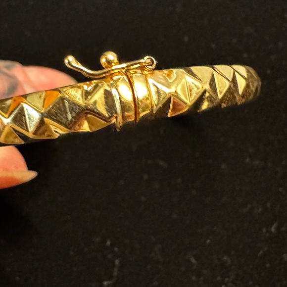 MILOR 10k yellow gold pyramid bangle bracelet - Picture 8 of 14
